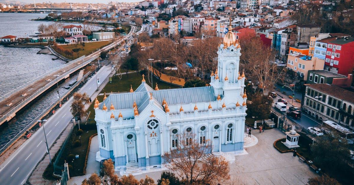 découvrez l'histoire fascinante des empereurs byzantins, leurs règnes, leurs conquêtes et leur impact sur l'empire byzantin, véritable carrefour des cultures et des civilisations au cœur de l'antiquité tardive et du moyen âge.