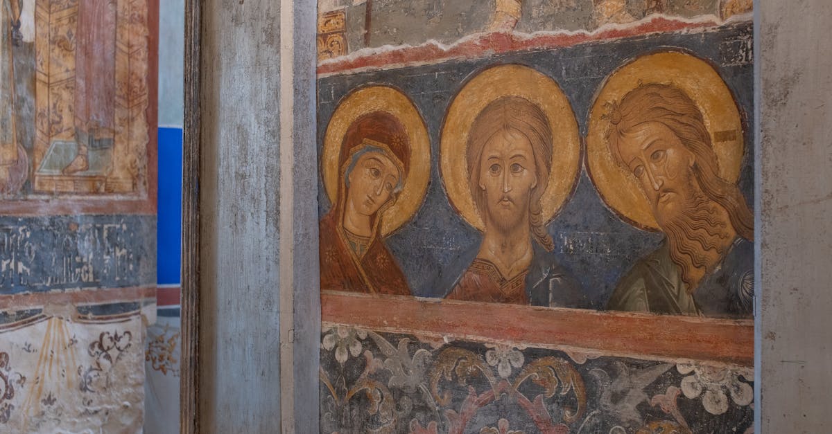 découvrez l'histoire fascinante des empereurs byzantins, des figures emblématiques qui ont façonné l'empire byzantin à travers des siècles de richesses culturelles, de luttes politiques et d'innovations. plongez dans leur vie, leurs réalisations et leur héritage durable.