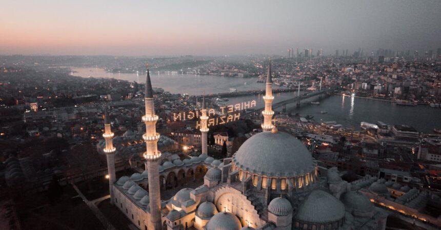 découvrez l'histoire fascinante des empereurs byzantins, ces monarques qui ont régné sur un empire à cheval entre l'orient et l'occident, marquant ainsi l'évolution politique, culturelle et religieuse de l'europe médiévale.