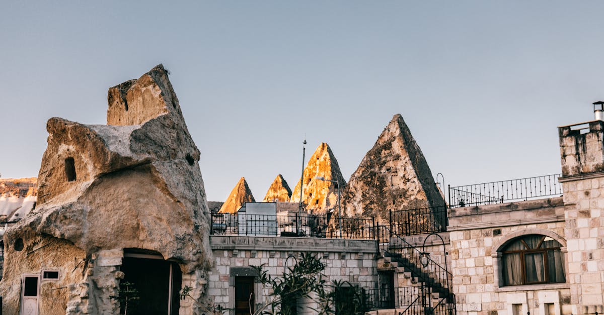 découvrez l'est de la turquie, une région riche en histoire, en culture et en paysages spectaculaires. explorez ses villes anciennes, ses traditions uniques et ses paysages époustouflants, des montagnes majestueuses aux lacs sereins.