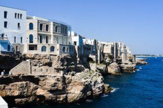 découvrez gallipoli, une destination emblématique en turquie, connue pour son histoire riche, ses plages magnifiques et ses sites historiques impressionnants. plongez dans l'héritage militaire, explorez les paysages pittoresques et savourez la cuisine locale dans cette ville fascinante qui allie culture et beauté naturelle.