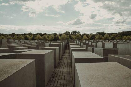 découvrez les sites juifs emblématiques qui témoignent de la riche histoire et de la culture du peuple juif à travers le monde. de synagogues historiques aux musées commémoratifs, explorez des lieux chargés de significations et d'héritage.