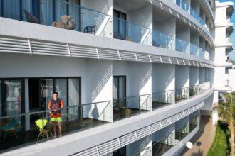 découvrez le neorion hotel, un havre de paix situé au cœur de la ville. profitez de chambres élégantes, d'un service exceptionnel et d'équipements de luxe pour un séjour inoubliable. idéal pour les voyageurs d'affaires et les touristes, notre établissement allie confort et modernité. réservez dès maintenant !