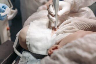 découvrez des cliniques de chirurgie plastique en turquie offrant des procédures de haute qualité à des prix compétitifs. profitez de l'expertise de chirurgiens reconnus et d'un cadre moderne pour transformer votre apparence en toute sécurité.