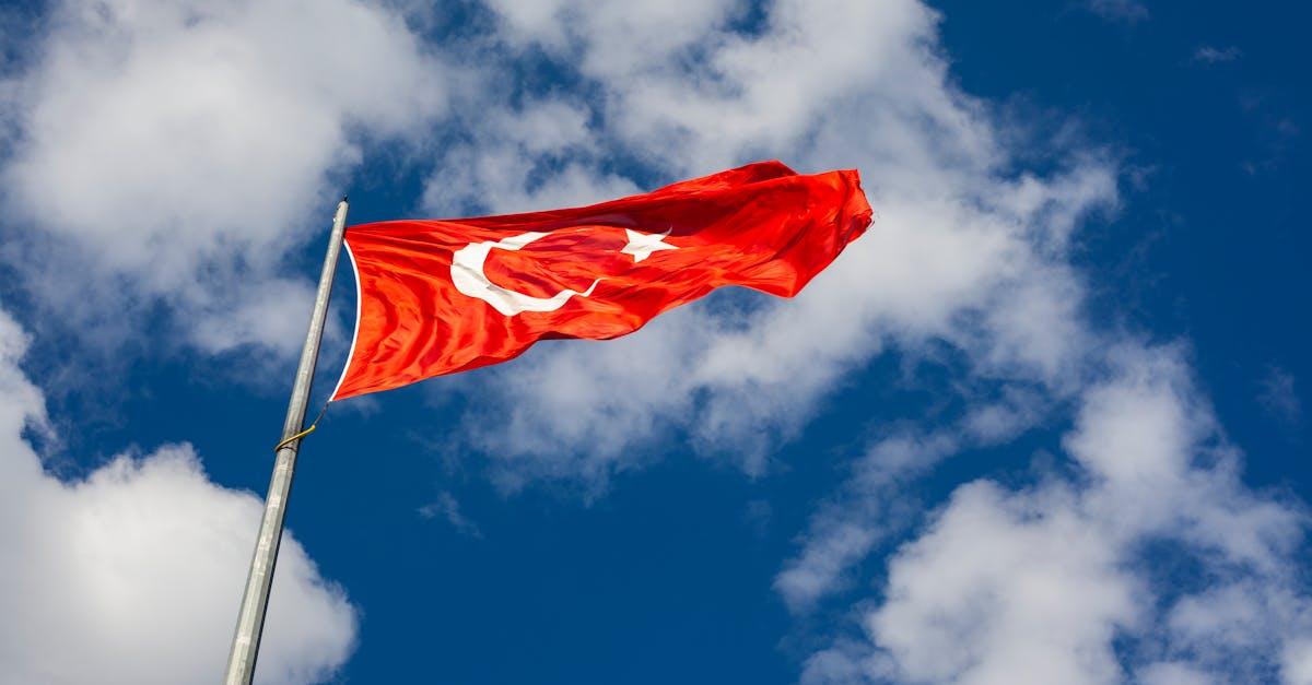 découvrez tout sur la turquie, un pays riche en histoire, culture et paysages magnifiques. explorez ses sites emblématiques, sa gastronomie délicieuse et son hospitalité légendaire.