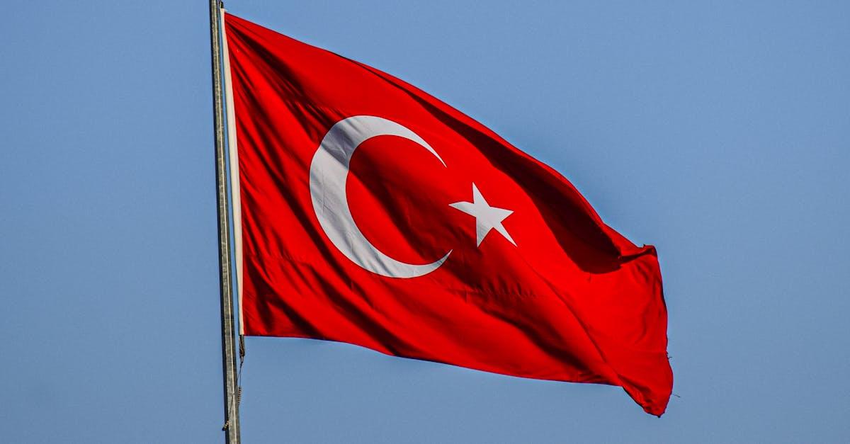 découvrez l'histoire riche et la culture vibrante de la république turque, un pays qui relie l'orient et l'occident. explorez ses paysages variés, sa gastronomie délicieuse et son héritage historique unique qui façonnent son identité moderne.