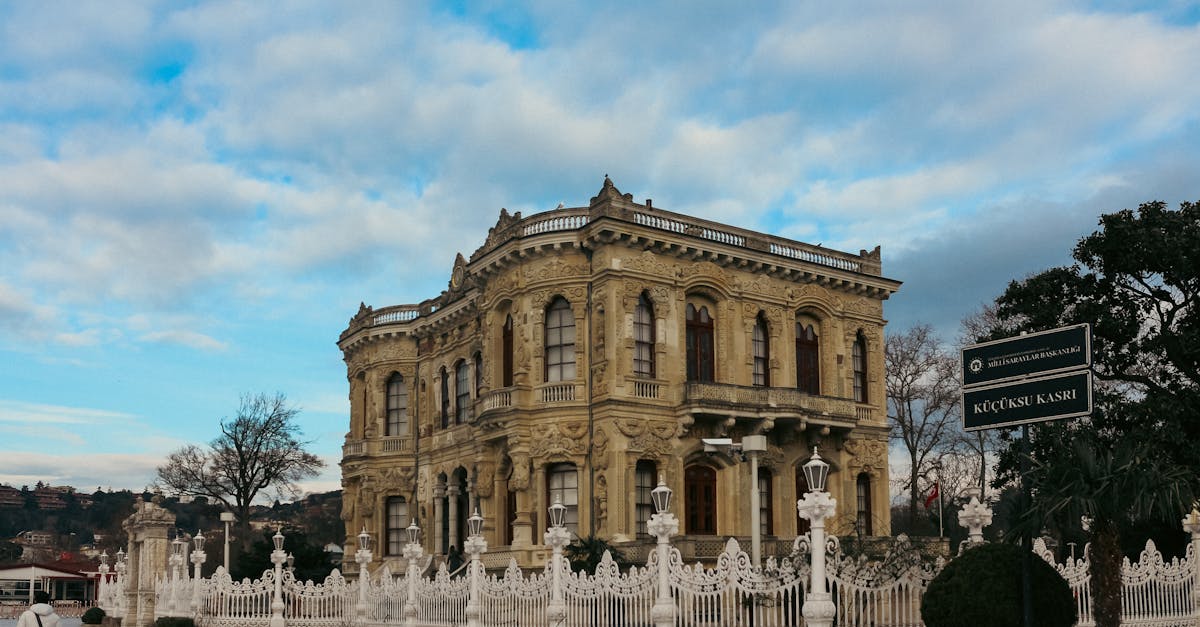 découvrez la république turque, un pays riche en histoire et en culture, stratégiquement situé entre l'europe et l'asie. explorez son héritage unique, ses paysages variés et son rôle sur la scène internationale.