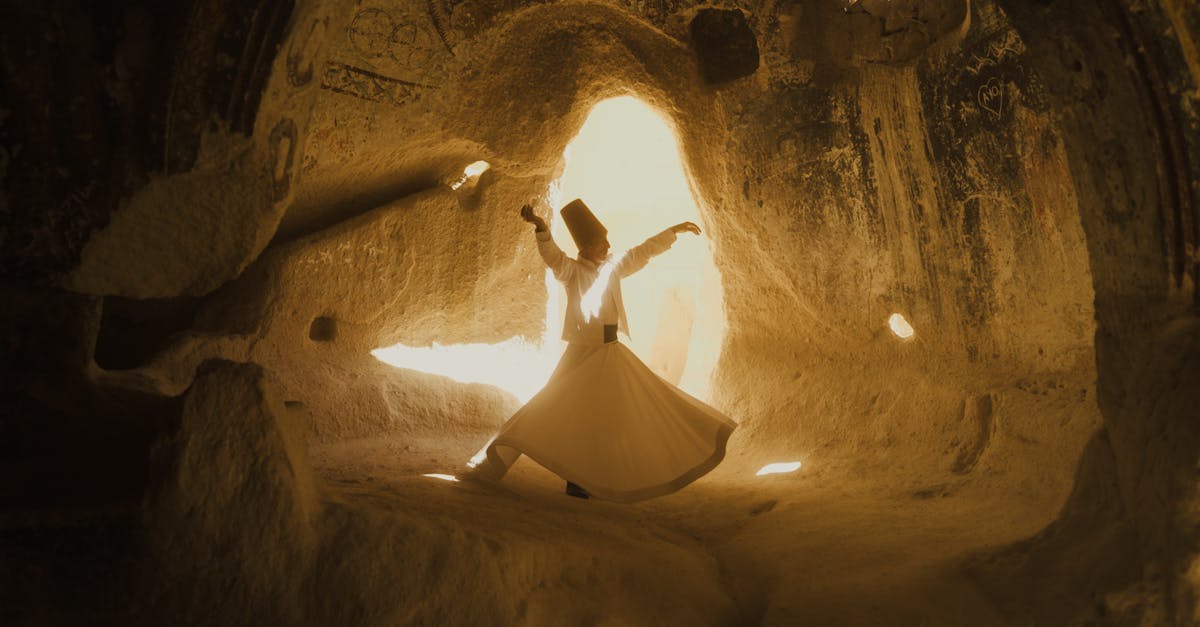 découvrez l'art mystique des derviches tourneurs, une pratique spirituelle fascinante alliant danse envoûtante et méditation profonde, symbole de tradition soufie et de quête de transcendance.
