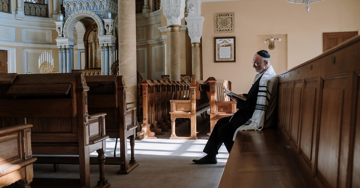 découvrez la synagogue ahrida, un lieu de culte emblématique situé à istanbul, témoignant de l'histoire riche de la communauté juive. explorez son architecture fascinante et ses traditions uniques qui en font un site incontournable pour les visiteurs.
