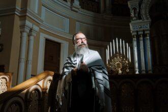découvrez l'histoire fascinante de la synagogue ahrida, un symbole de la culture juive à travers les âges. explorez son architecture unique, son importance religieuse et son rôle dans la communauté locale.