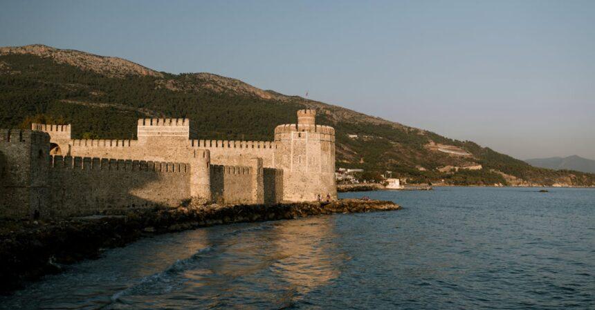découvrez anamur, une charmante ville côtière en turquie, réputée pour ses plages de sable doré, ses vestiges historiques fascinants et sa délicieuse cuisine locale. parfait pour les amoureux de la nature et les passionnés d'histoire.