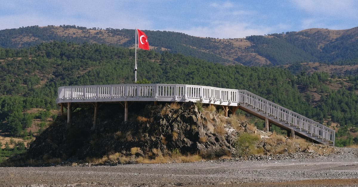 découvrez burdur, une ville pittoresque de turquie, célèbre pour ses paysages enchanteurs, son riche patrimoine culturel et ses lacs majestueux. explorez ses sites historiques, dégustez la délicieuse cuisine locale et vivez une expérience unique au cœur de la nature.