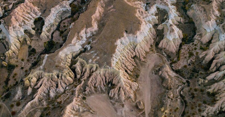 découvrez nos services de transfert depuis l'aéroport de cappadoce pour un voyage sans souci. profitez d'un transport confortable et fiable vers votre destination, tout en admirant les paysages uniques de cette région incroyable. réservez dès aujourd'hui et commencez votre aventure en toute sérénité !