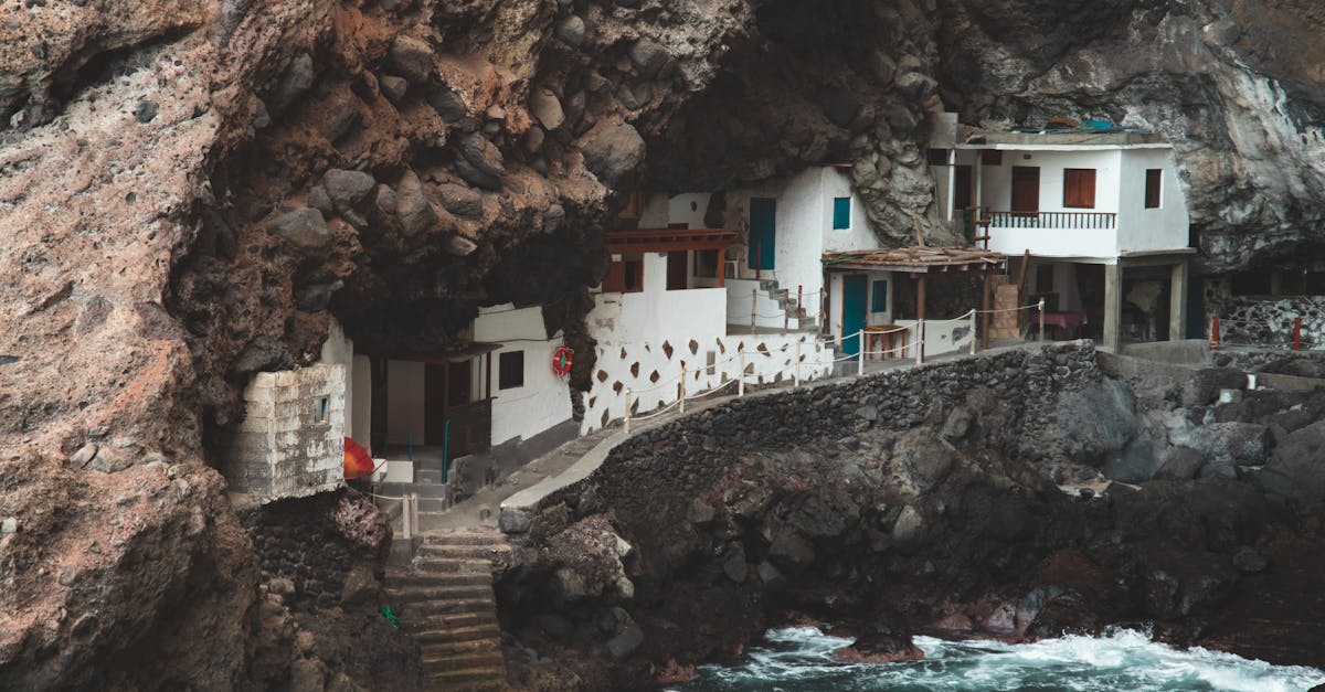 découvrez la magie des maisons troglodytiques, où l'architecture unique rencontre le confort moderne. plongez dans un univers fascinant, alliant histoire, nature et design, pour une expérience inoubliable.