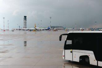 découvrez le service de bus de l'aéroport de dalaman, offrant des transferts confortables et pratiques vers les principales destinations de la région. profitez d'un transport fiable et économique pour commencer votre voyage en toute sérénité.