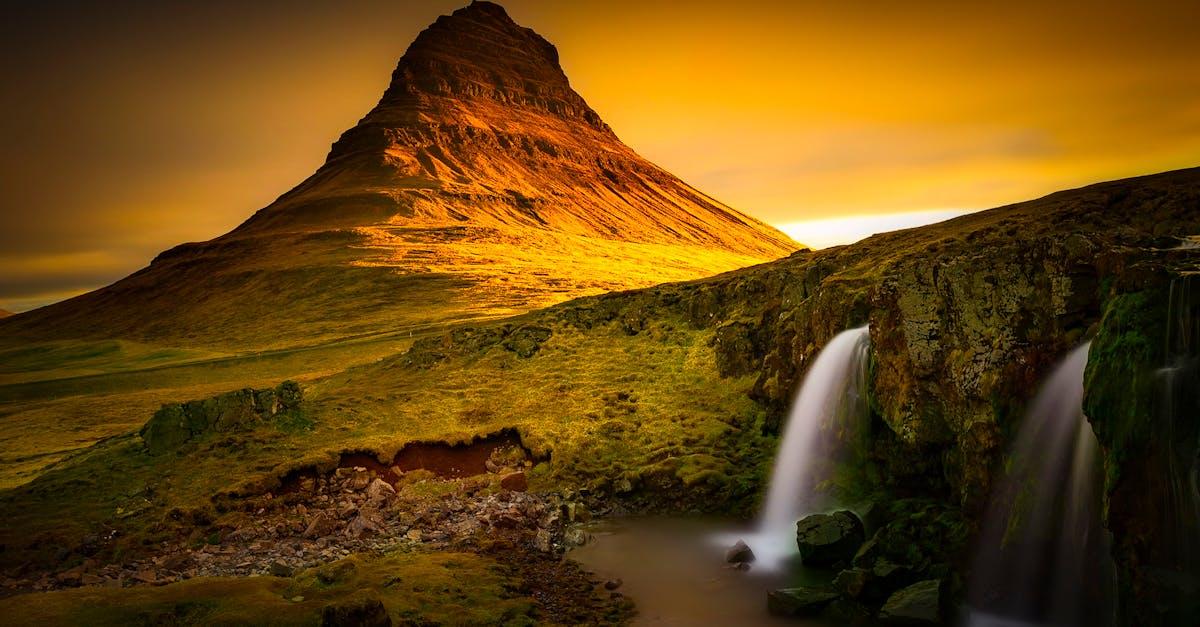 découvrez les impressionnantes chutes de düden, un trésor naturel situé près d'antalya en turquie. admirez la cascade majestueuse, explorez les sentiers environnants et laissez-vous envoûter par la beauté sereine de ce site idyllique.