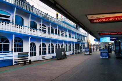 réservez vos billets de ferry facilement et à des prix compétitifs. voyagez vers vos destinations préférées en mer avec des connexions fiables et un service de qualité. explorez nos offres et partez à l'aventure dès aujourd'hui !