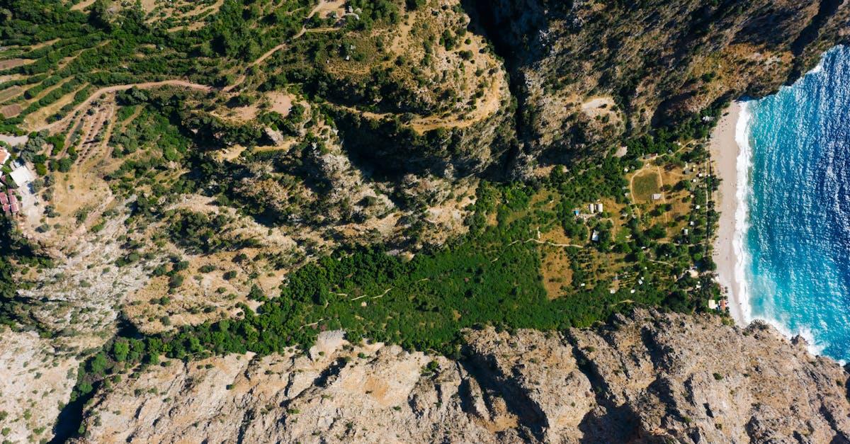 découvrez fethiye, une magnifique ville côtière de la turquie, célèbre pour ses plages paradisiaques, ses ruines antiques et ses paysages à couper le souffle. parfait pour les amateurs d'aventure et de détente, fethiye vous invite à explorer ses baies turquoise et son ambiance ensoleillée.
