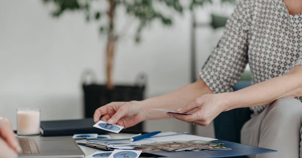 découvrez nos cartes de visite gratuites au design moderne et professionnel. idéales pour donner une première impression mémorable à vos clients, elles sont personnalisables et faciles à commander. obtenez vos cartes de visite gratuites dès aujourd'hui et démarquez-vous dans votre secteur !