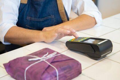 découvrez nos cartes de visite gratuites qui vous aideront à faire une forte impression lors de vos rencontres professionnelles. créez des designs personnalisés et professionnels en quelques clics, sans aucun coût. idéales pour les entrepreneurs et les freelances, nos cartes de visite sont un outil incontournable pour développer votre réseau et promouvoir votre activité.