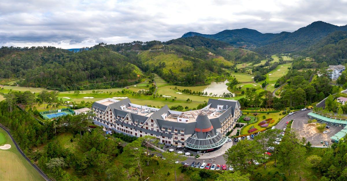 découvrez les meilleures destinations de golf à travers le monde ! que vous soyez débutant ou golfeur aguerri, explorez des parcours prestigieux, des paysages époustouflants et des expériences inoubliables. préparez votre prochain voyage golfique dès maintenant !