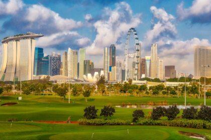 découvrez les meilleures destinations de golf à travers le monde. que vous soyez débutant ou golfeur expérimenté, explorez nos sélections de parcours exceptionnels, de paysages époustouflants et d'expériences inoubliables. préparez-vous à perfectionner votre swing dans des lieux de rêve!