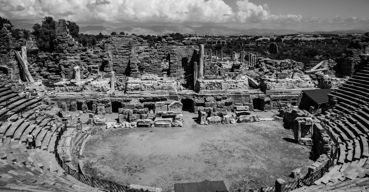 découvrez hierapolis, une ancienne cité thermal et archéologique située en turquie, réputée pour ses ruines bien préservées, ses thermes romains et ses paysages pittoresques. plongez dans l'histoire fascinante de ce site classé au patrimoine mondial de l'unesco, où la culture, l'architecture et la nature se rencontrent.