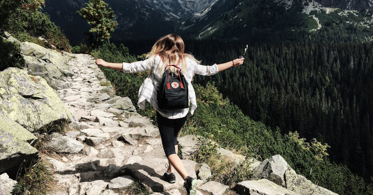 découvrez la randonnée, une activité en plein air qui combine aventure, exploration et bien-être. explorez des sentiers pittoresques, profitez de paysages à couper le souffle et reconnectez-vous avec la nature tout en améliorant votre santé physique et mentale.