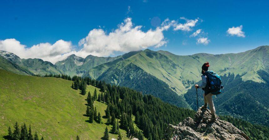 découvrez l'aventure du trekking à travers des paysages époustouflants. rejoignez-nous pour explorer des sentiers variés, admirer la beauté de la nature et vivre des moments inoubliables en pleine air.