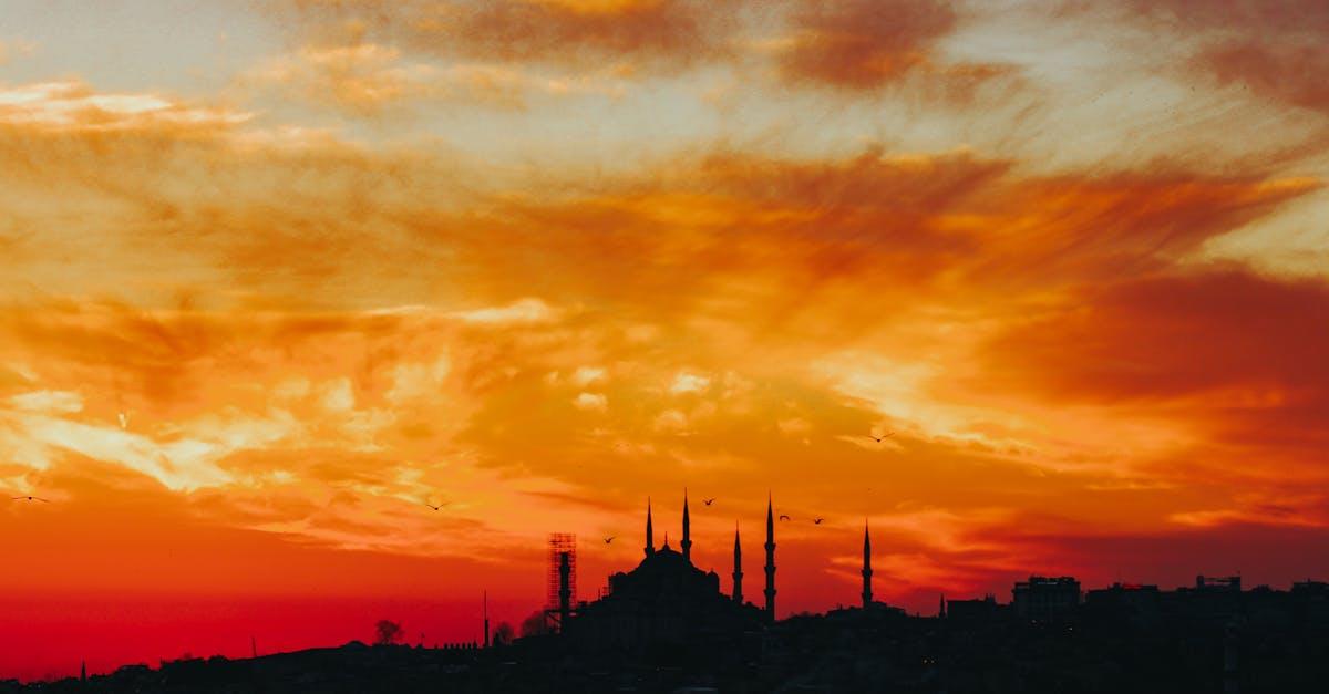 découvrez la magie d'istanbul, une ville au carrefour de l'orient et de l'occident, où l'histoire, la culture et la gastronomie se rencontrent. explorez ses sites emblématiques, ses bazaars colorés et savourez des plats traditionnels dans cette métropole fascinante.