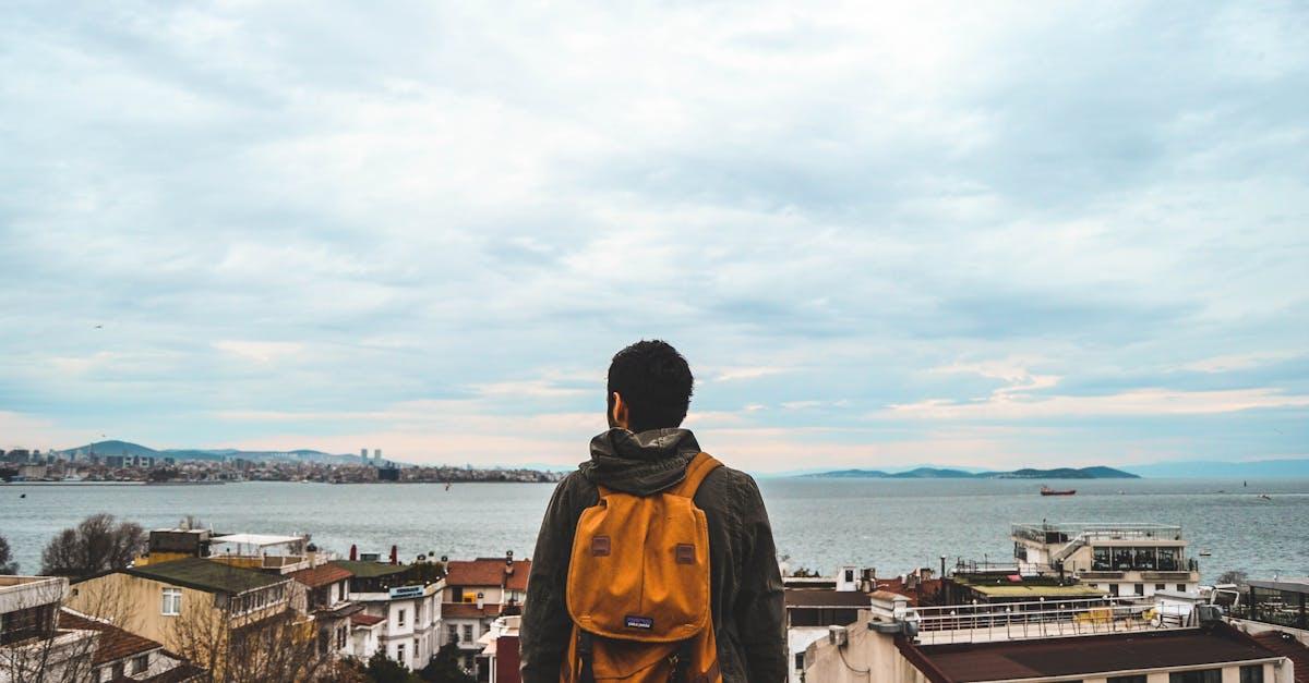 découvrez istanbul, la fascinante ville où l'orient rencontre l'occident. explorez ses richesses culturelles, ses monuments historiques, ses marchés animés et sa délicieuse cuisine. un voyage inoubliable au cœur du carrefour des civilisations.