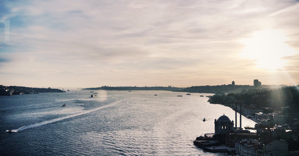 découvrez istanbul, la ville fascinante où l'orient rencontre l'occident. explorez ses richesses historiques, sa culture vibrant et ses monuments emblématiques tels que la mosquée sainte-sophie et le palais de topkapi. vivez une expérience unique au cœur de cette métropole dynamique.