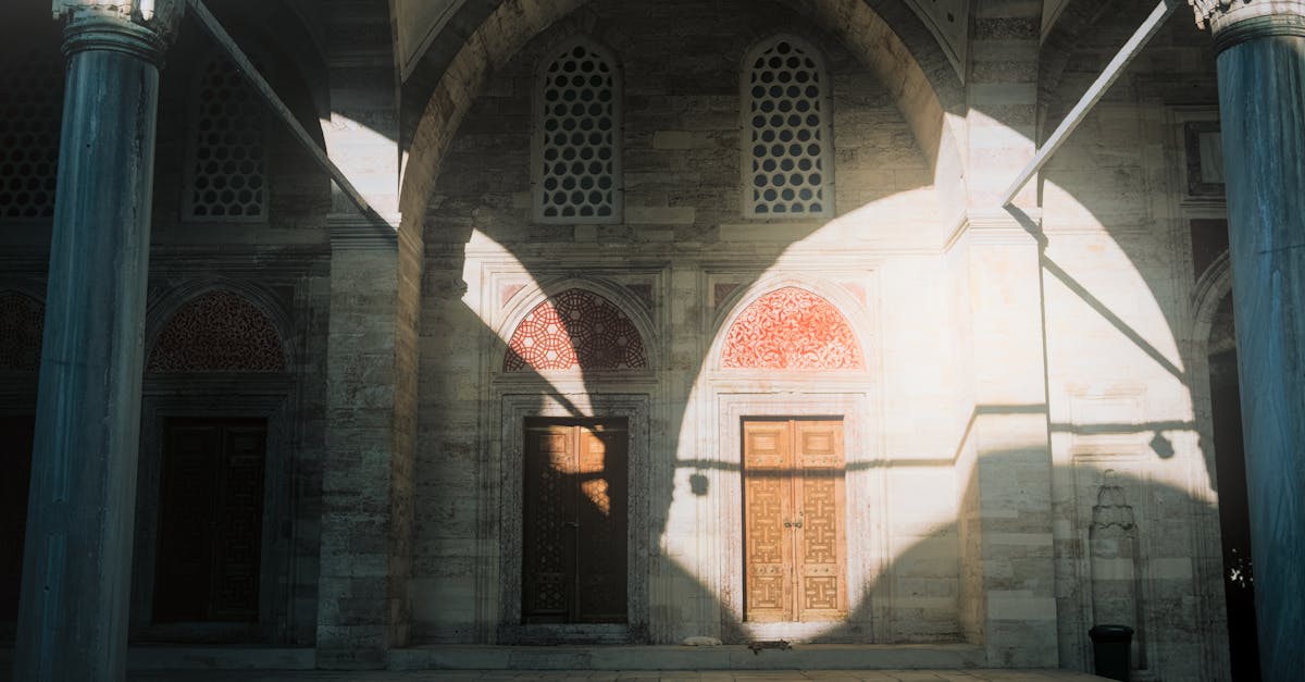 découvrez des conseils essentiels pour votre voyage à istanbul ! explorez les meilleurs endroits à visiter, des astuces de transport, des recommandations de cuisine locale et des conseils pratiques pour tirer le meilleur parti de votre séjour dans cette ville fascinante. préparez-vous à vivre une expérience inoubliable !