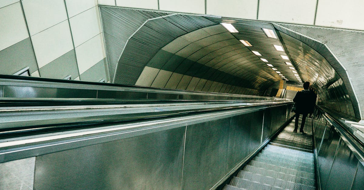 découvrez l'incroyable tunnel d'istanbul, une merveille d'ingénierie qui relie l'ancienne et la moderne métropole turque. explorez son histoire fascinante, son architecture unique et son importance dans le développement des transports à istanbul.