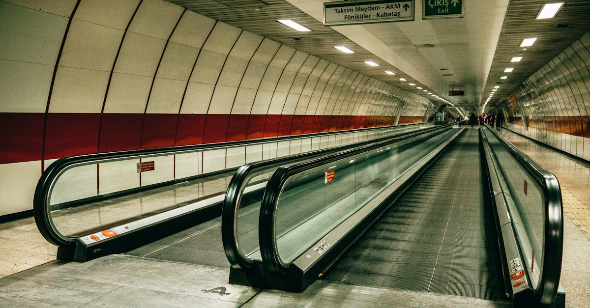 découvrez l'incroyable histoire et l'ingénierie fascinante du tunnel d'istanbul, un chef-d'œuvre souterrain reliant les rives du bosphore et offrant un aperçu unique de la riche culture et du patrimoine de cette métropole dynamique.