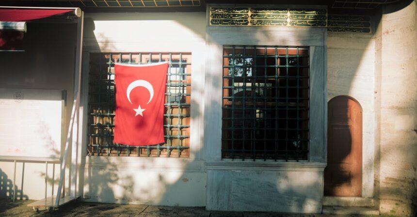 découvrez le fascinant tunnel d'istanbul, une œuvre d'ingénierie historique reliant les rives du bosphore. explorez son architecture unique, son histoire riche et son rôle dans le développement urbain d'istanbul. un incontournable pour les passionnés d'histoire et d'urbanisme.