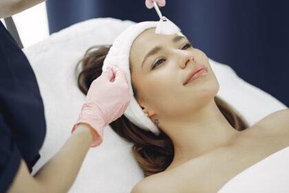 découvrez notre clinique de beauté de luxe, où l'excellence des soins est au cœur de chaque expérience. profitez de traitements haut de gamme dans un cadre élégant et relaxant, conçus pour sublimer votre beauté naturelle.
