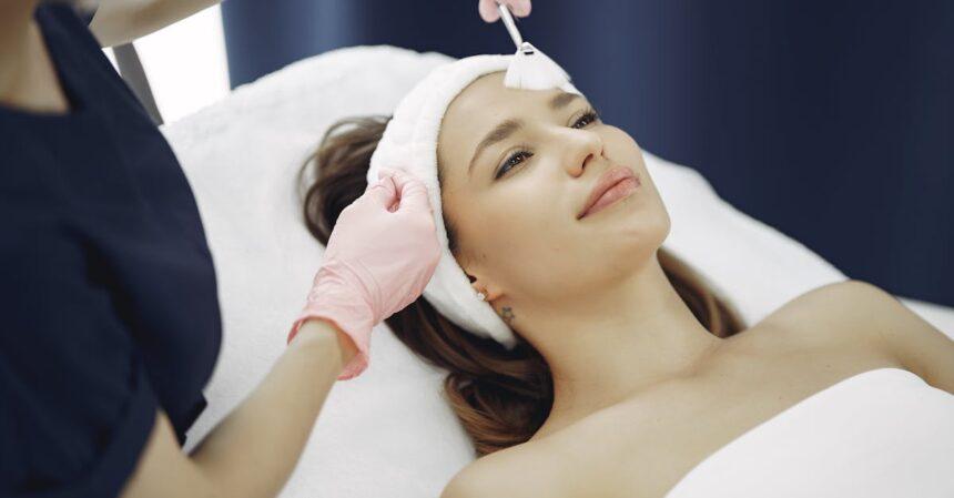 découvrez notre clinique de beauté de luxe, où l'excellence des soins est au cœur de chaque expérience. profitez de traitements haut de gamme dans un cadre élégant et relaxant, conçus pour sublimer votre beauté naturelle.