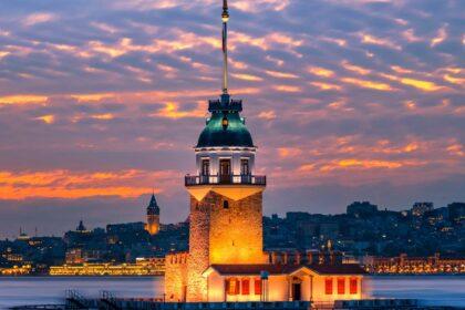 découvrez la tour de la vierge, un symbole emblématique d'istanbul, offrant une vue panoramique sur le bosphore et une richesse historique fascinante. plongez dans les légendes qui entourent cet incontournable monument.