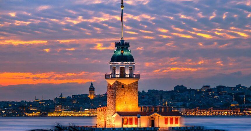découvrez la tour de la vierge, un symbole emblématique d'istanbul, offrant une vue panoramique sur le bosphore et une richesse historique fascinante. plongez dans les légendes qui entourent cet incontournable monument.