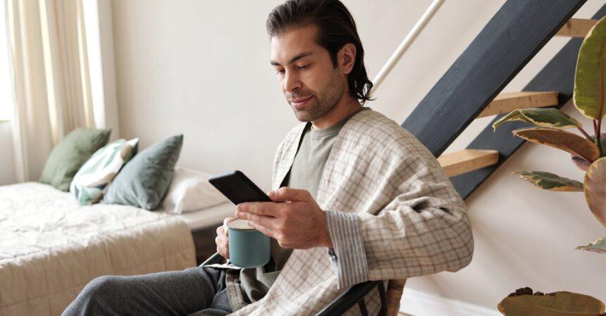 louez un routeur wi-fi mobile pour rester connecté lors de vos voyages. profitez d'une connexion internet rapide et fiable où que vous soyez, sans frais d'itinérance. idéal pour les touristes et les professionnels en déplacement.