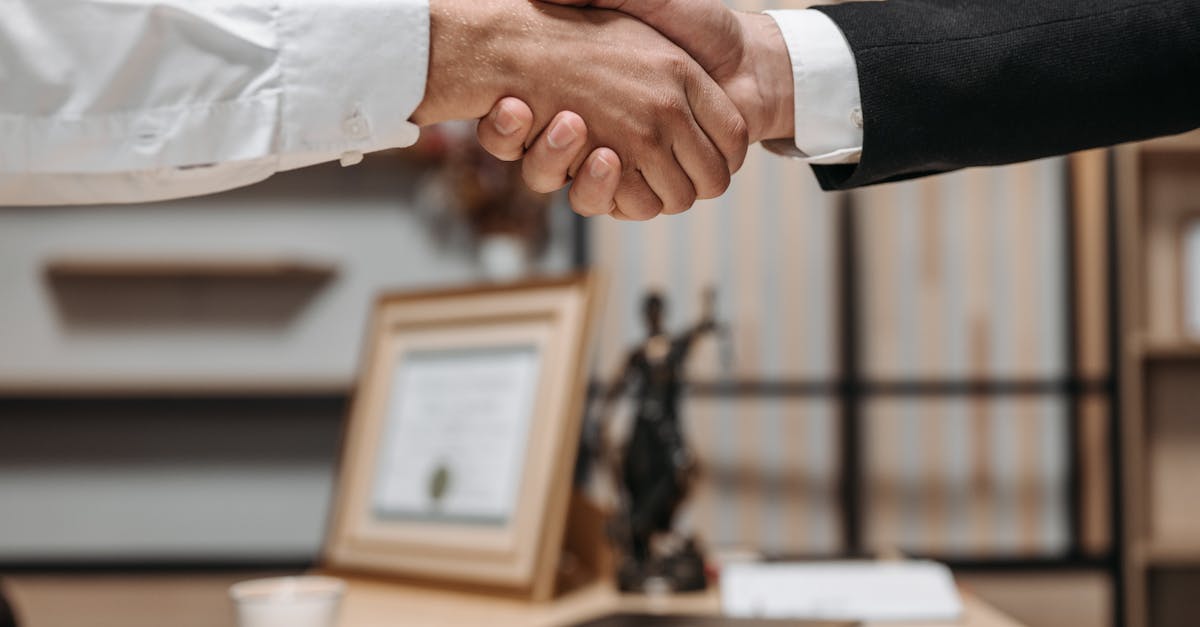 découvrez les stratégies et techniques efficaces pour exceller en négociation. apprenez à persuader, à établir des relations et à conclure des accords gagnant-gagnant dans divers contextes professionnels.