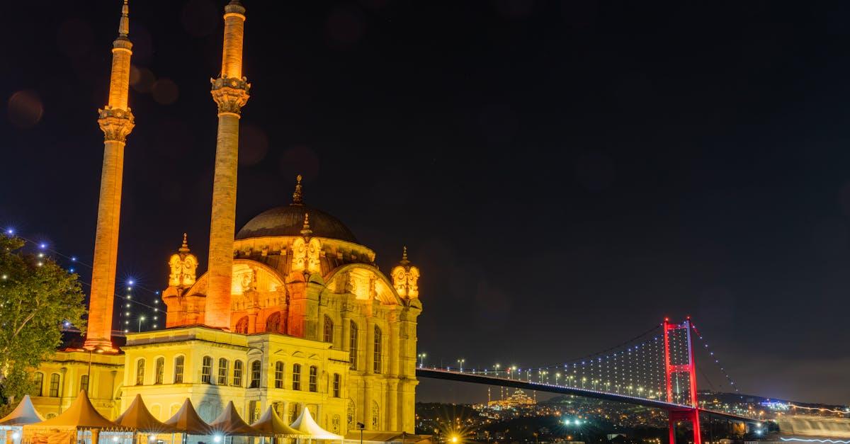 découvrez l'architecture ottomane, un style raffiné alliant influences orientales et occidentales, caractérisé par ses mosquées majestueuses, ses palais somptueux et ses détails artistiques complexes. plongez dans l'histoire fascinante de cette époque et explorez les éléments distinctifs qui ont façonné le paysage architectural de l'empire ottoman.