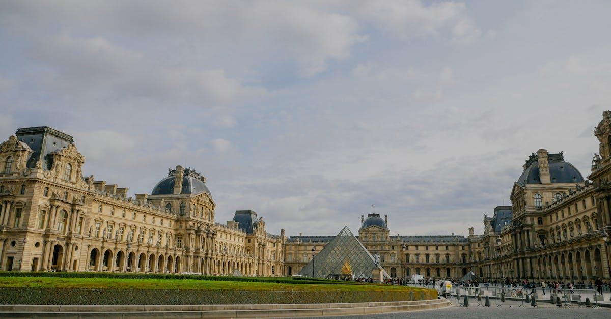 découvrez le musée rahmi m. koç, un lieu fascinant dédié à l'industrie et au patrimoine culturel turc. explorez des expositions uniques sur les transports, l'ingénierie et l'histoire maritime, tout en plongeant dans l'univers captivant de l'innovation et de l'ingéniosité. une visite incontournable pour les passionnés d'histoire et de technologie.
