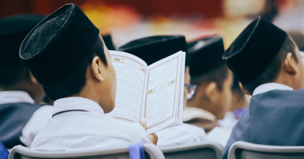 découvrez l'essence du ramadan, un mois sacré de jeûne, de réflexion spirituelle et de solidarité. apprenez-en davantage sur ses traditions, ses significations et l'importance de la prière et des actes de bienveillance au cours de cette période dédiée à la communauté musulmane.