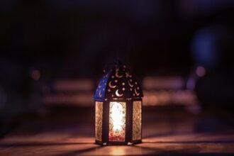 découvrez le mois sacré du ramadan, un moment de réflexion, de prière et de communion. apprenez-en plus sur ses significations profondes, ses traditions authentiques et comment il influence la vie spirituelle et sociale des millions de musulmans à travers le monde.