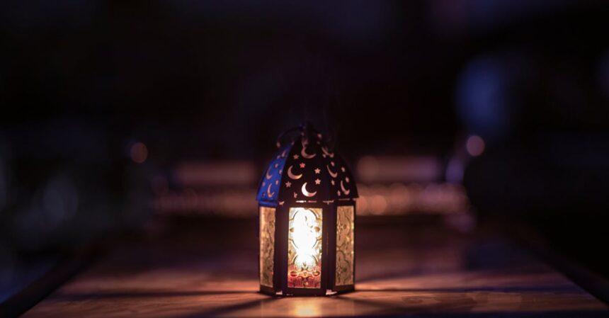 découvrez le mois sacré du ramadan, un moment de réflexion, de prière et de communion. apprenez-en plus sur ses significations profondes, ses traditions authentiques et comment il influence la vie spirituelle et sociale des millions de musulmans à travers le monde.