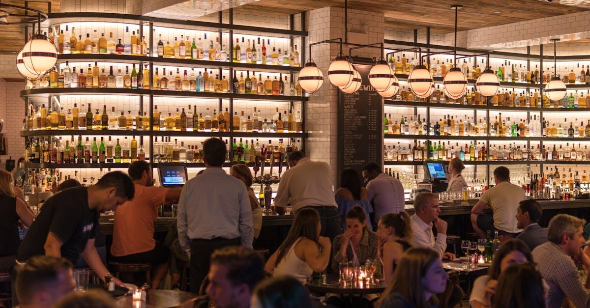 découvrez une sélection raffinée de restaurants qui vous invitent à savourer des mets délicieux dans une ambiance unique. que vous cherchiez une cuisine traditionnelle ou une expérience gastronomique moderne, trouvez l'endroit idéal pour vos repas en famille, entre amis ou en tête-à-tête.