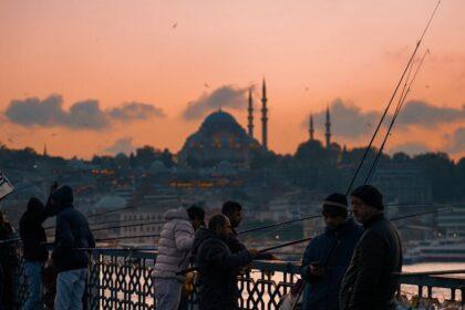 découvrez la mosquée rüstem pacha, un chef-d'œuvre de l'architecture ottomane, célèbre pour ses magnifiques carreaux d'iznik et son atmosphère paisible, située au cœur d'istanbul.