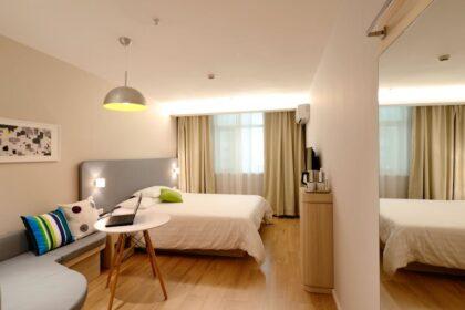découvrez le sacred house hotel, un hôtel unique alliant luxe et spiritualité. situé dans un cadre enchanteur, notre établissement offre des chambres somptueuses, un service exceptionnel et des expériences inoubliables pour une escapade parfaite. réservez dès maintenant et plongez dans un univers de sérénité.